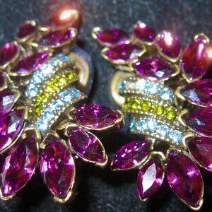 VINTAGE SIGNED HEIDI DAUS BEAUTIFUL RHINESTONE CLIP ON EARRINGS-GREAT COLORS